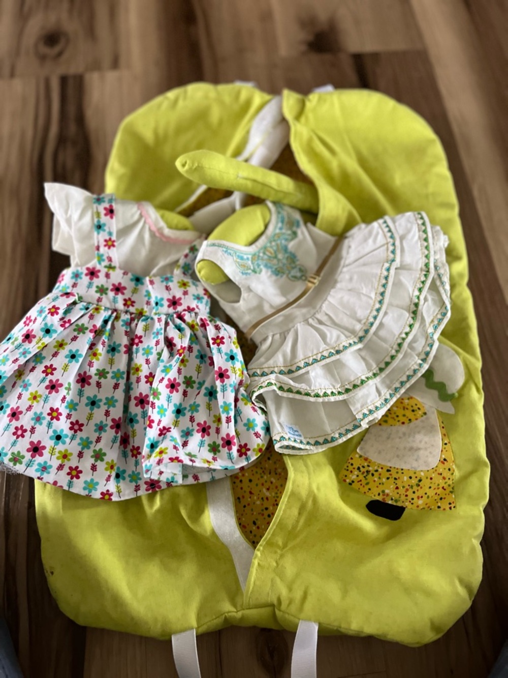 AMERICAN GIRL LEA'S CELEBRATION dress And Floral Dress Bag